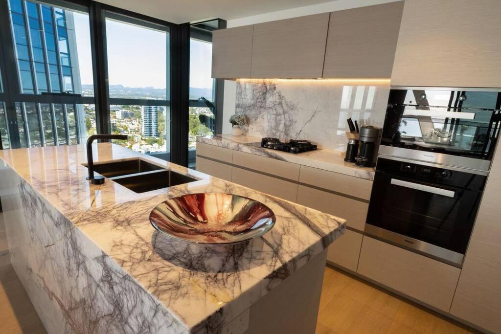 Apartment Beachfront Luxury *