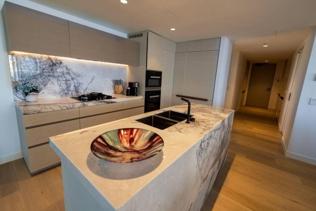 Beachfront Luxury * Gold Coast