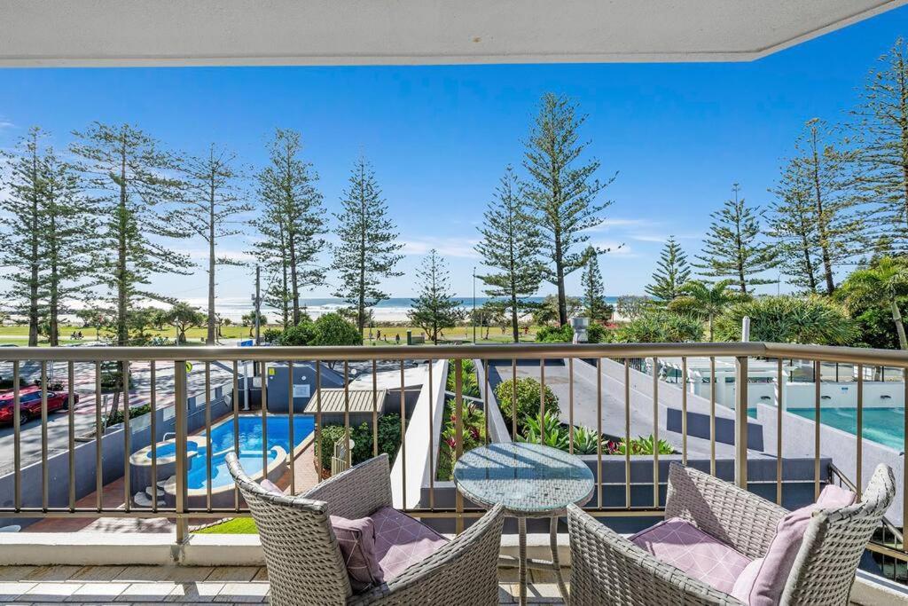 Beachfront Beauty - Cooly Apartment *