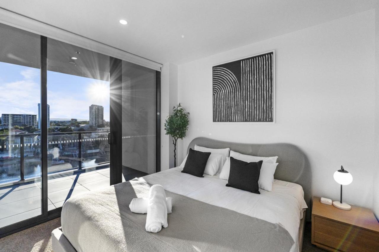 The Sunset - Brand New Riverview 2 Bedroom With Free Parking, Pool & Gym * Gold Coast