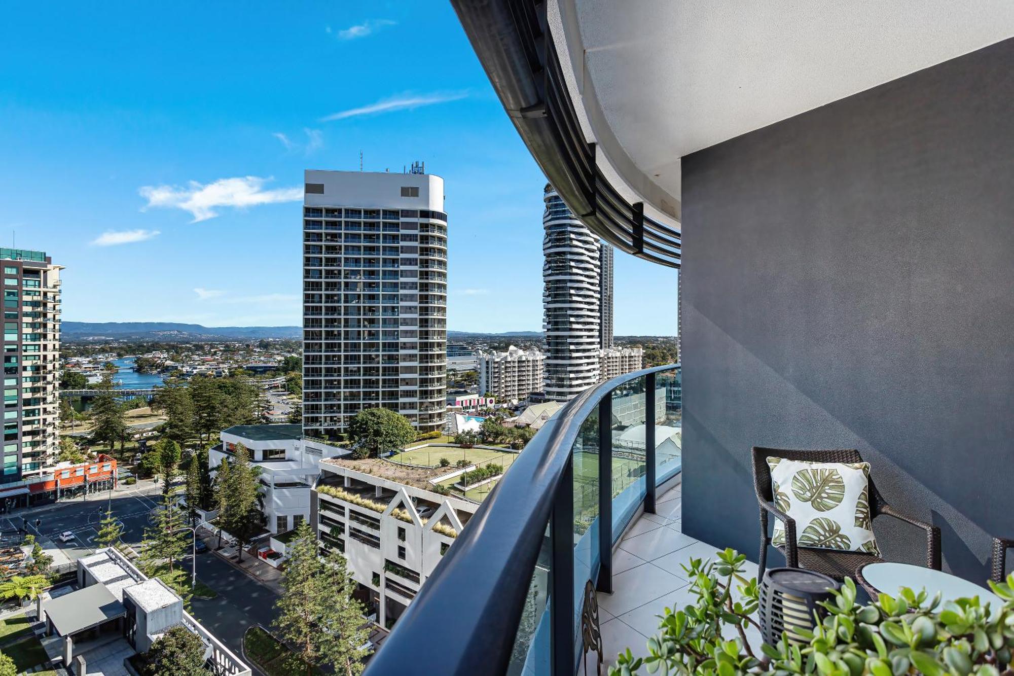 Oracle Beachfront Broadbeach Apartment Gold Coast