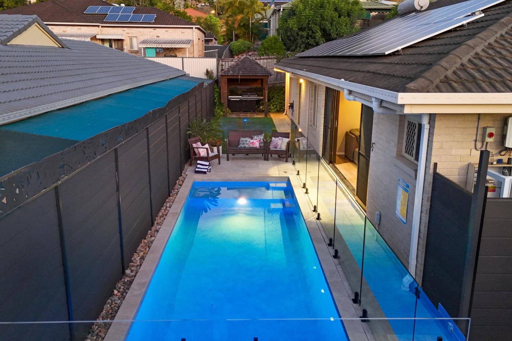 Charming Group Getaway - 9 Mins To Burleigh Holiday home Gold Coast