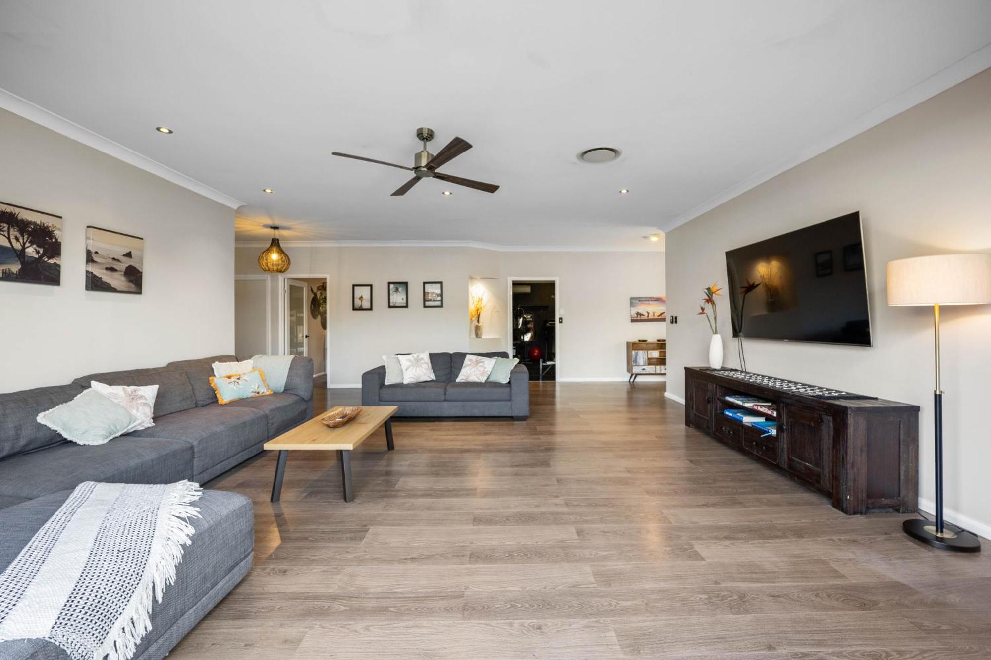 Charming Group Getaway - 9 Mins To Burleigh Holiday home *