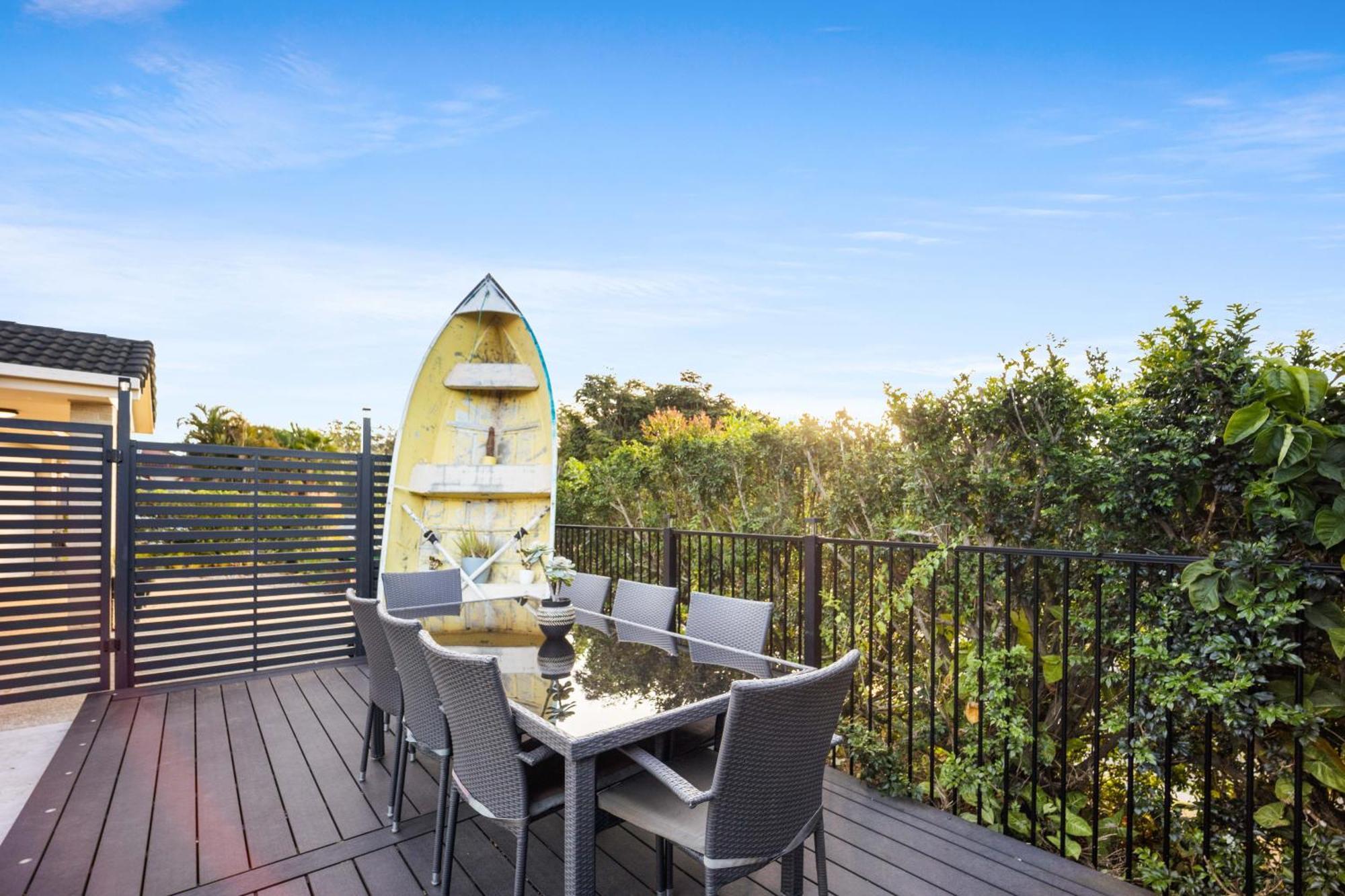 Holiday home Charming Group Getaway - 9 Mins To Burleigh *