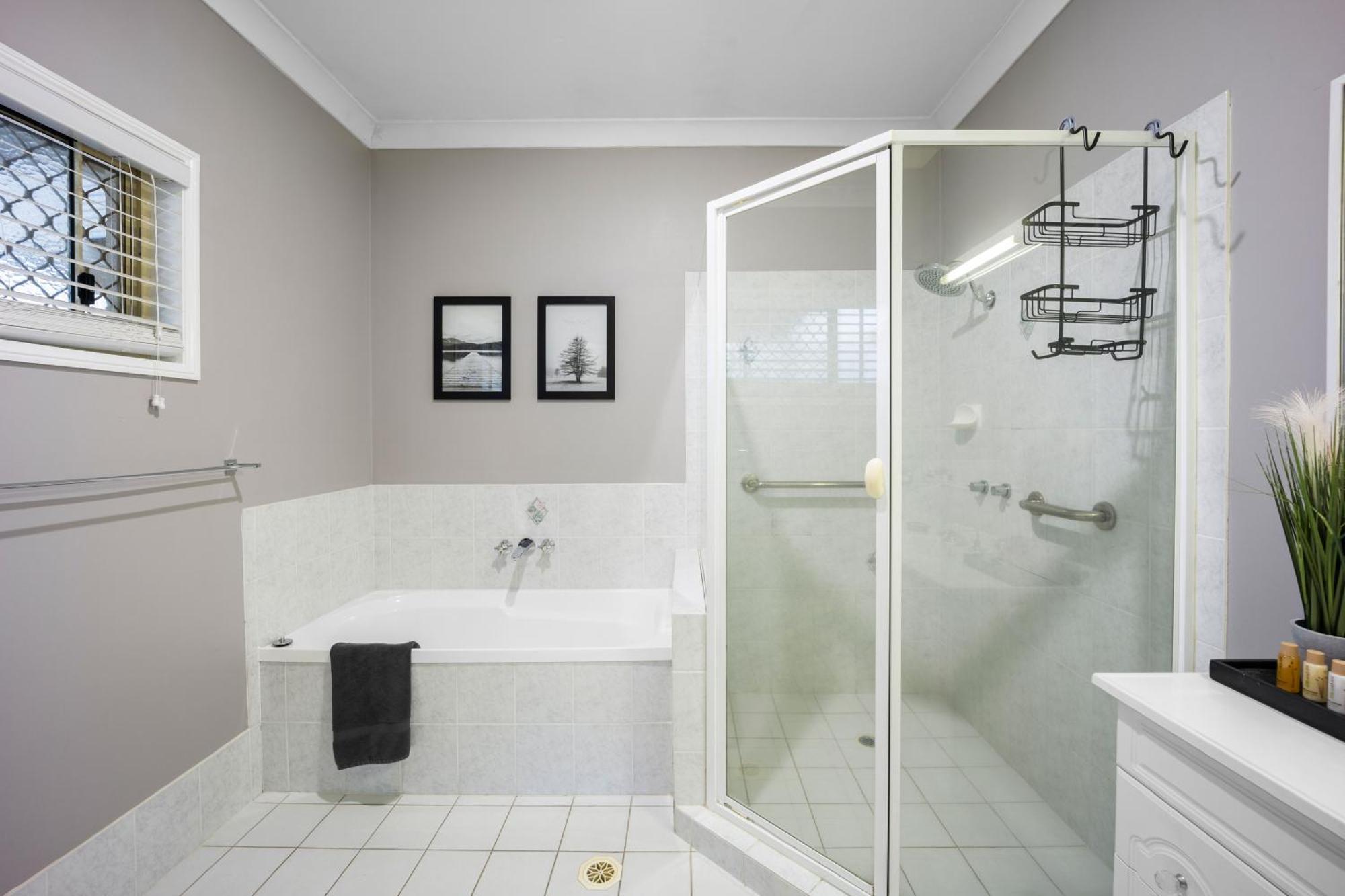 Charming Group Getaway - 9 Mins To Burleigh Holiday home Gold Coast