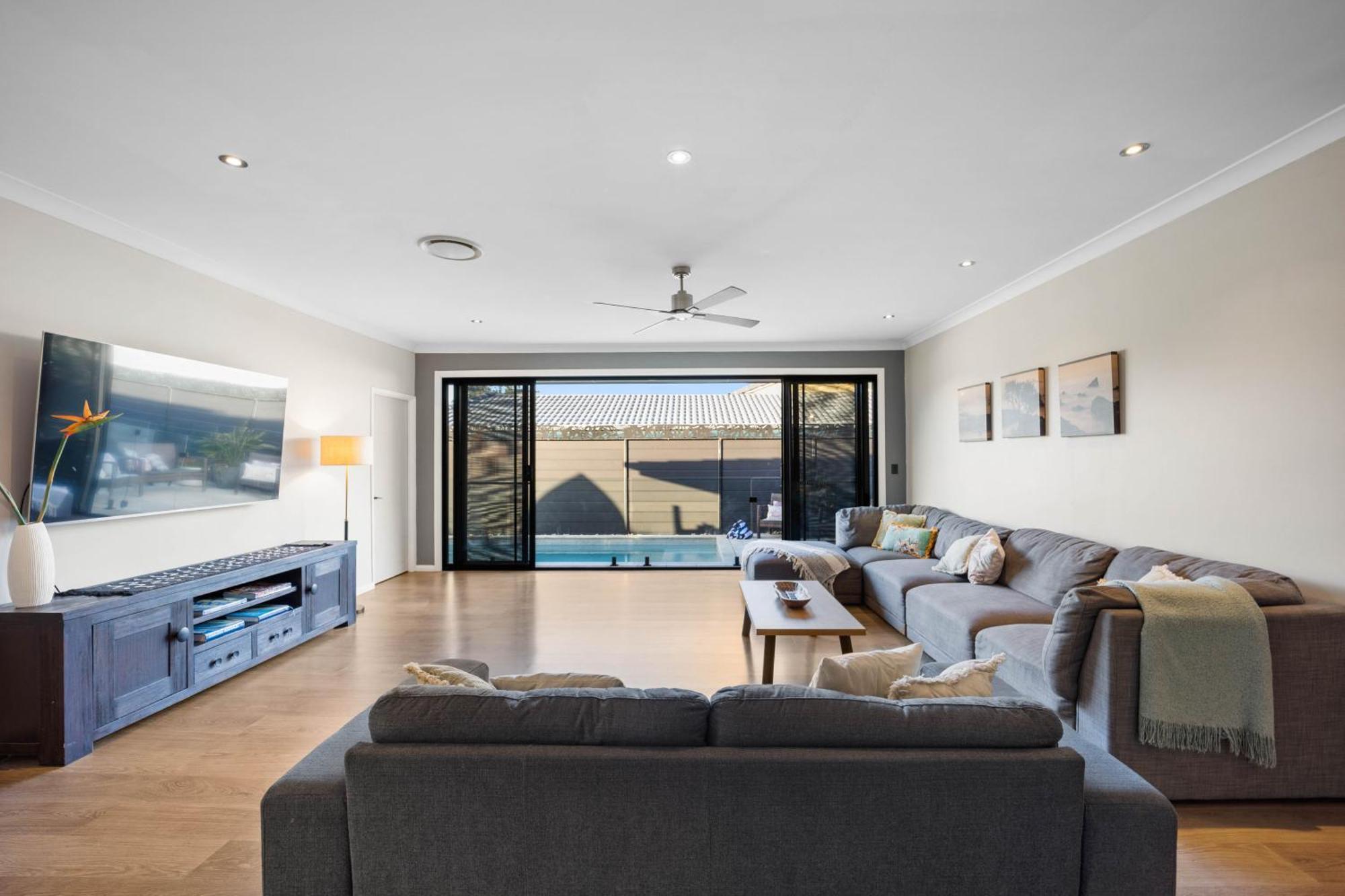 Charming Group Getaway - 9 Mins To Burleigh Holiday home *