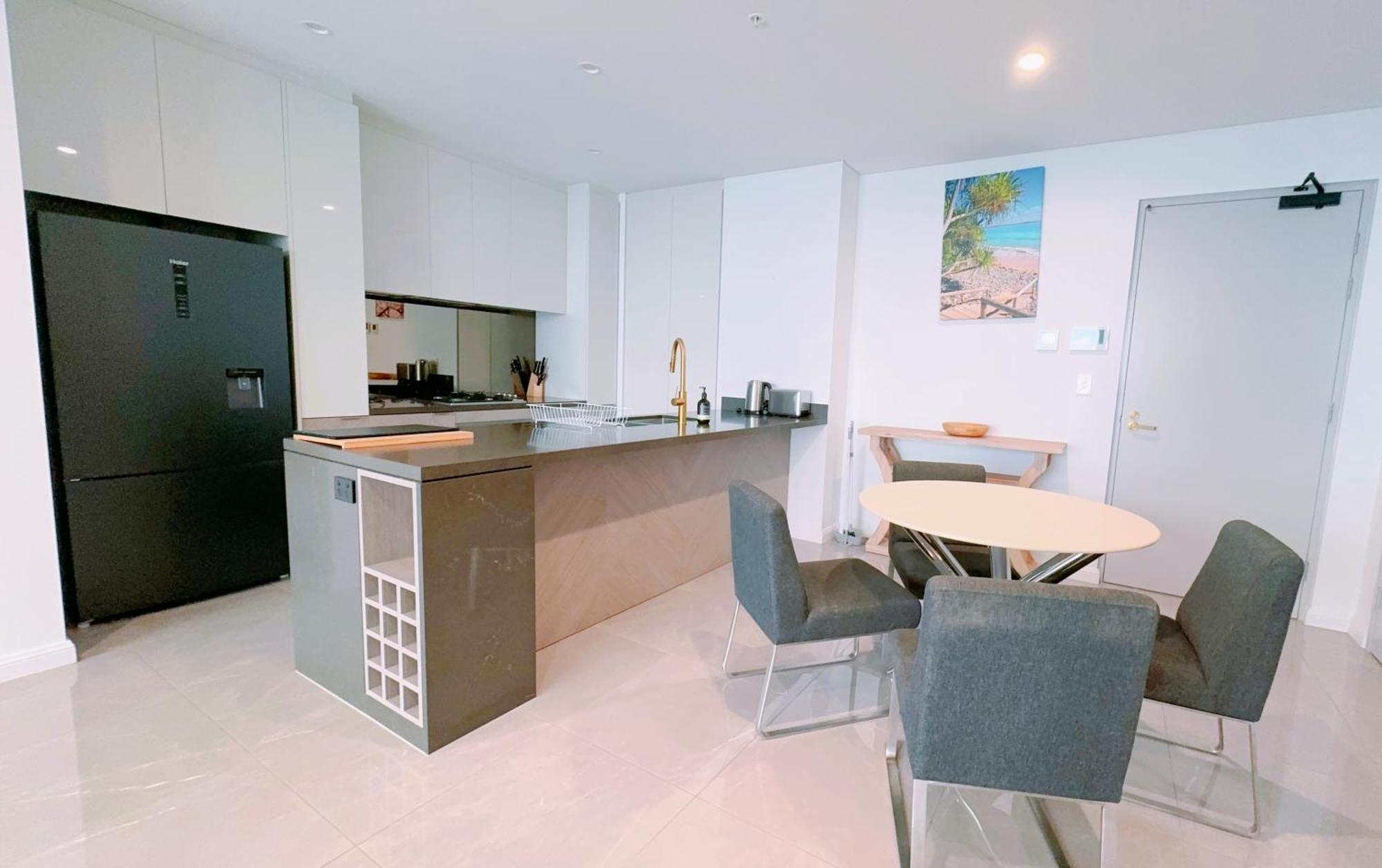 Serain Residences On 88 Esplanade Surfers Paradise Apartment