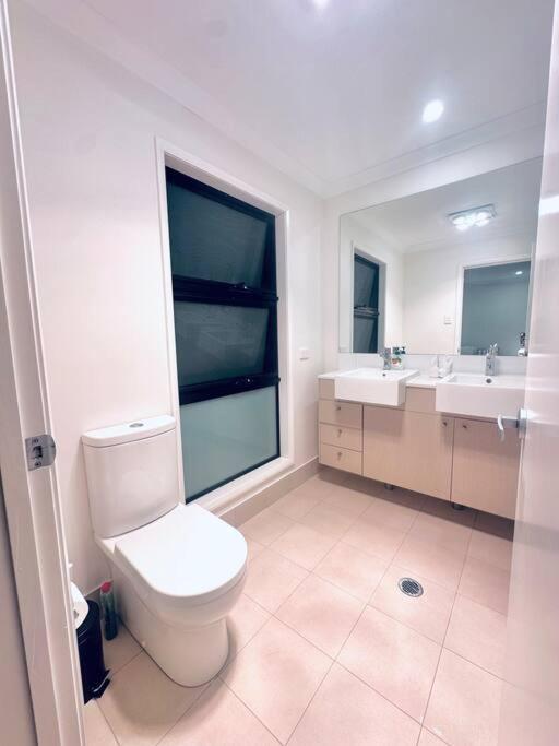 Tranquil Serenade - Brand New Near Golf Courses & Theme Parks Holiday home Gold Coast