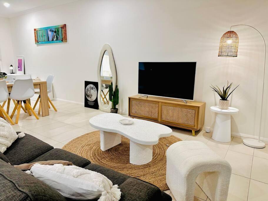 Tranquil Serenade - Brand New Near Golf Courses & Theme Parks Holiday home *