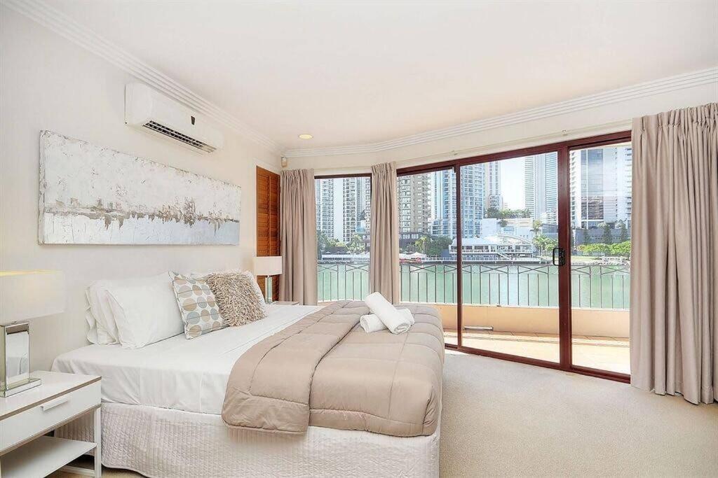 Villa Surfers Reflections Amazing Views From Your Spa! Gold Coast