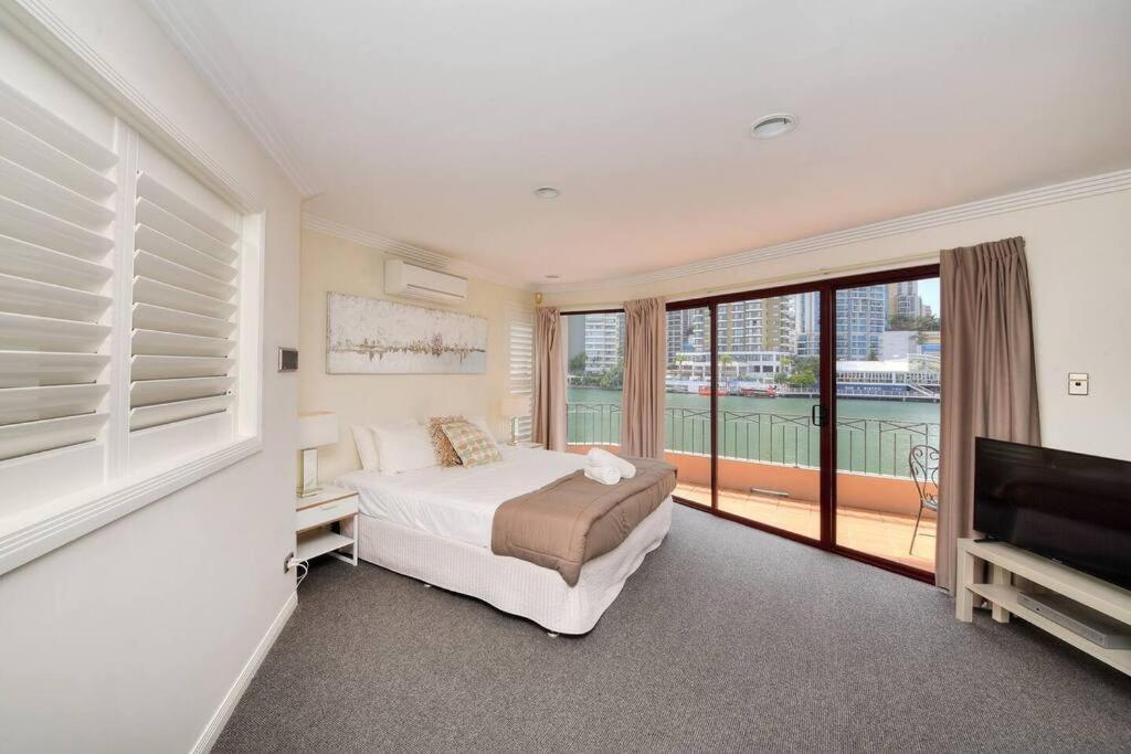 Villa Surfers Reflections Amazing Views From Your Spa! Gold Coast