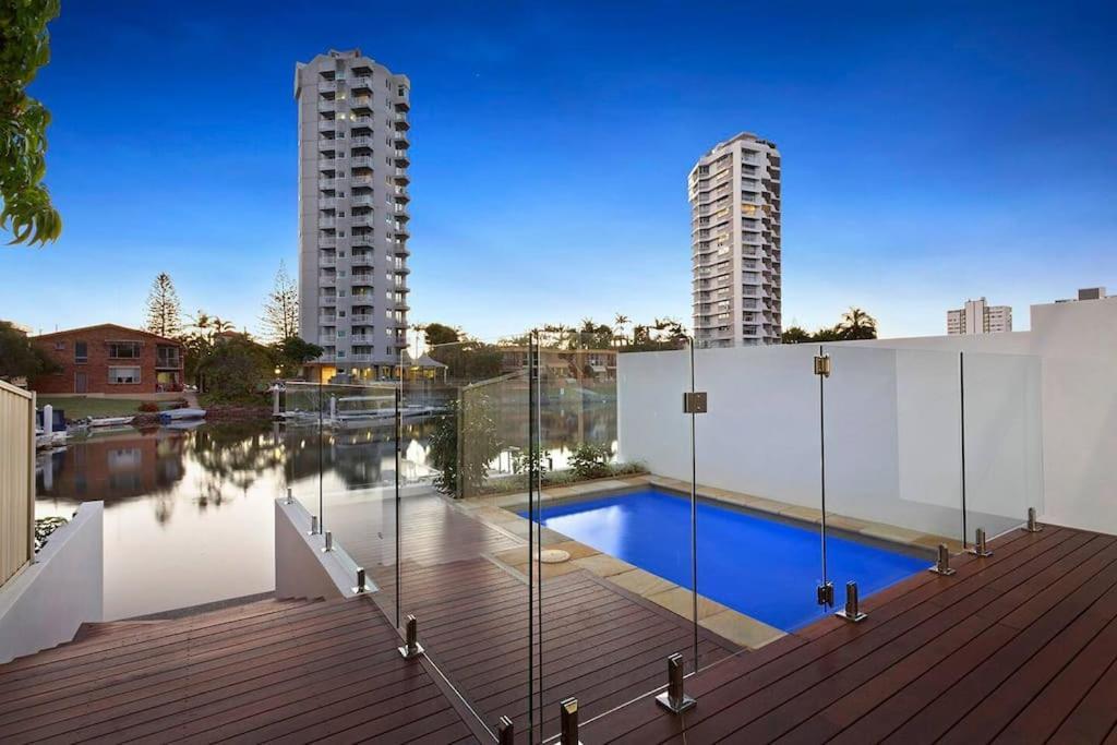 Bliss At Surfers Paradise Villa