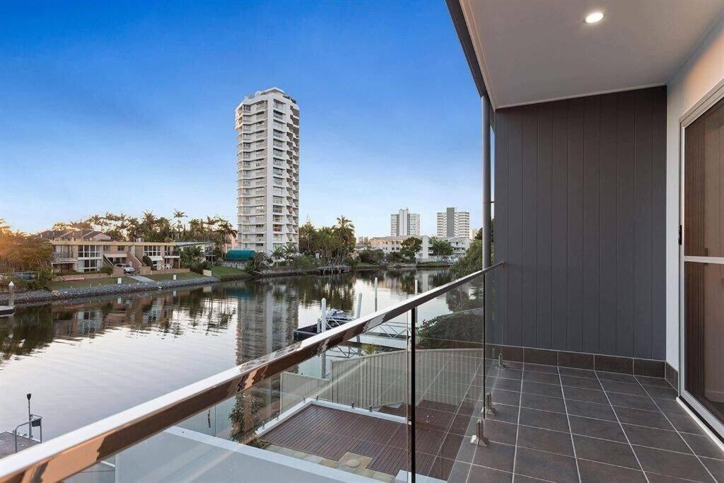 Bliss At Surfers Paradise Villa