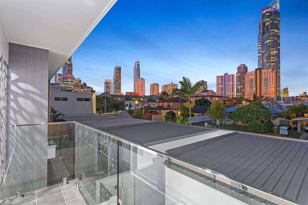 Bliss At Surfers Paradise Villa
