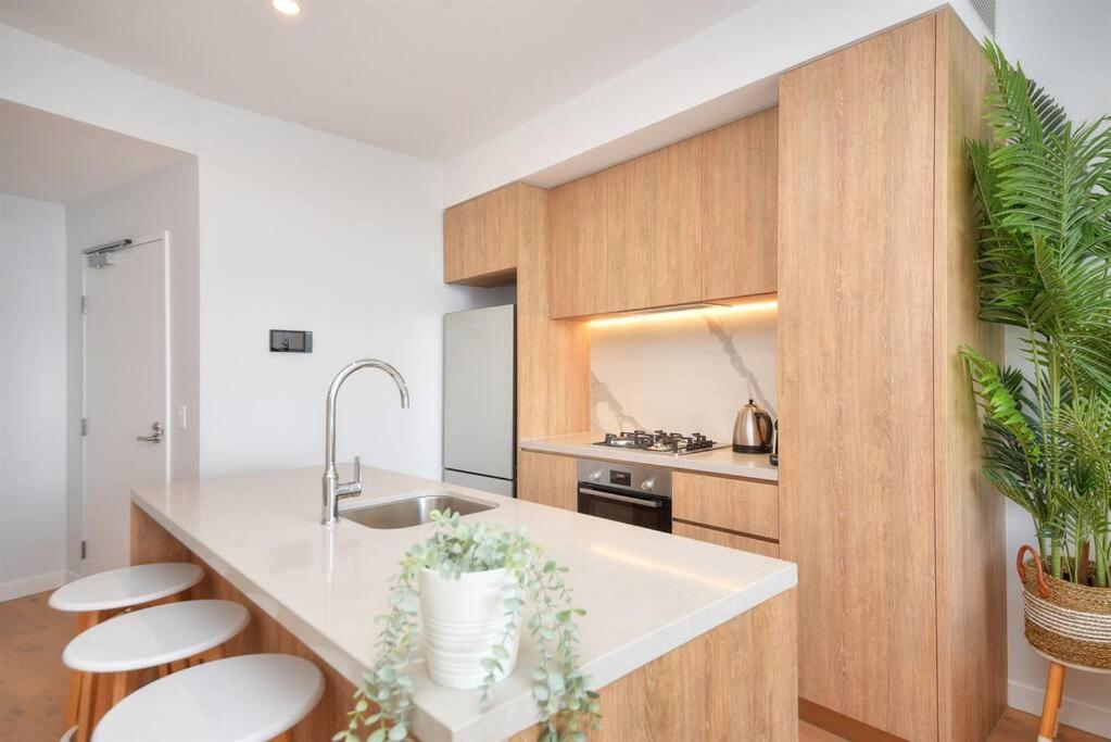 Apartment Bliss In The Sky - Views! Views! Views! *