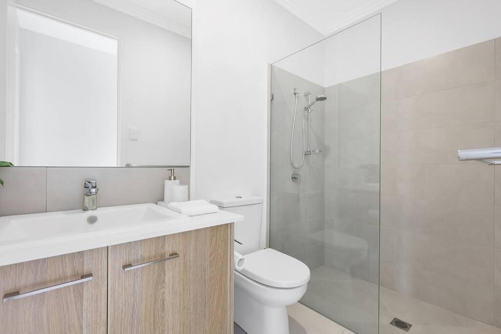 Canal Bliss 4br Waterfront Hope Island Apartment