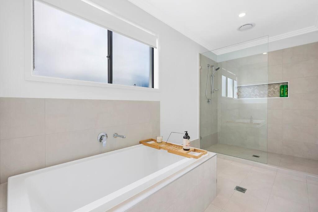 Canal Bliss 4br Waterfront Hope Island Apartment