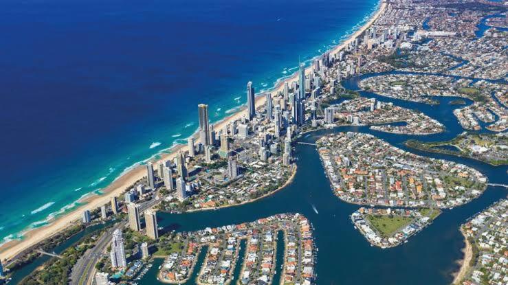 Cassa Beachfront - Breathtaking Oceanview Gold Coast