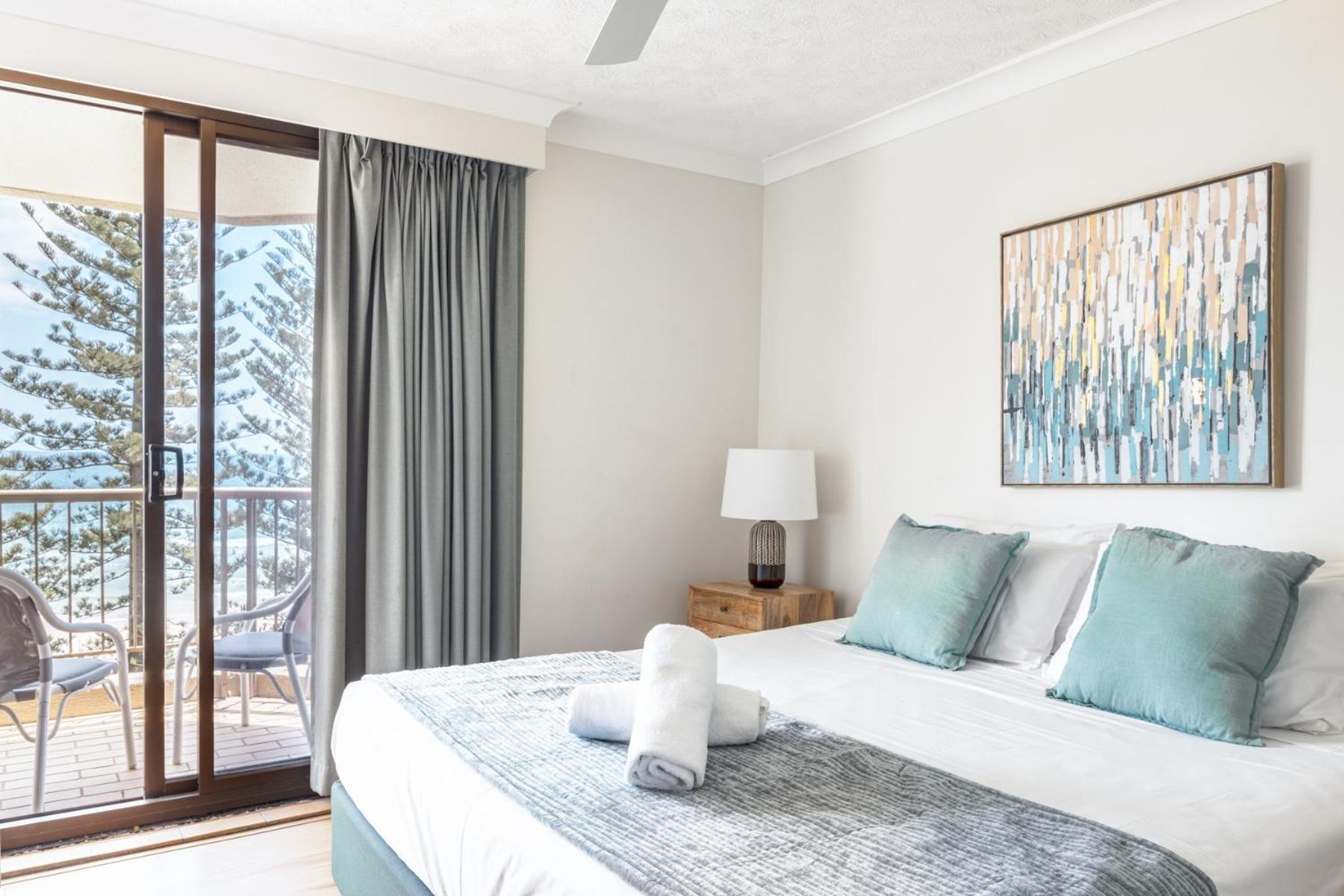 Aparthotel Columbia Beachfront On Rainbow Bay 4*