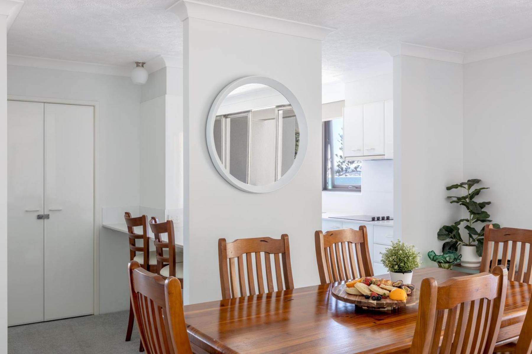 Columbia Beachfront On Rainbow Bay Aparthotel Gold Coast