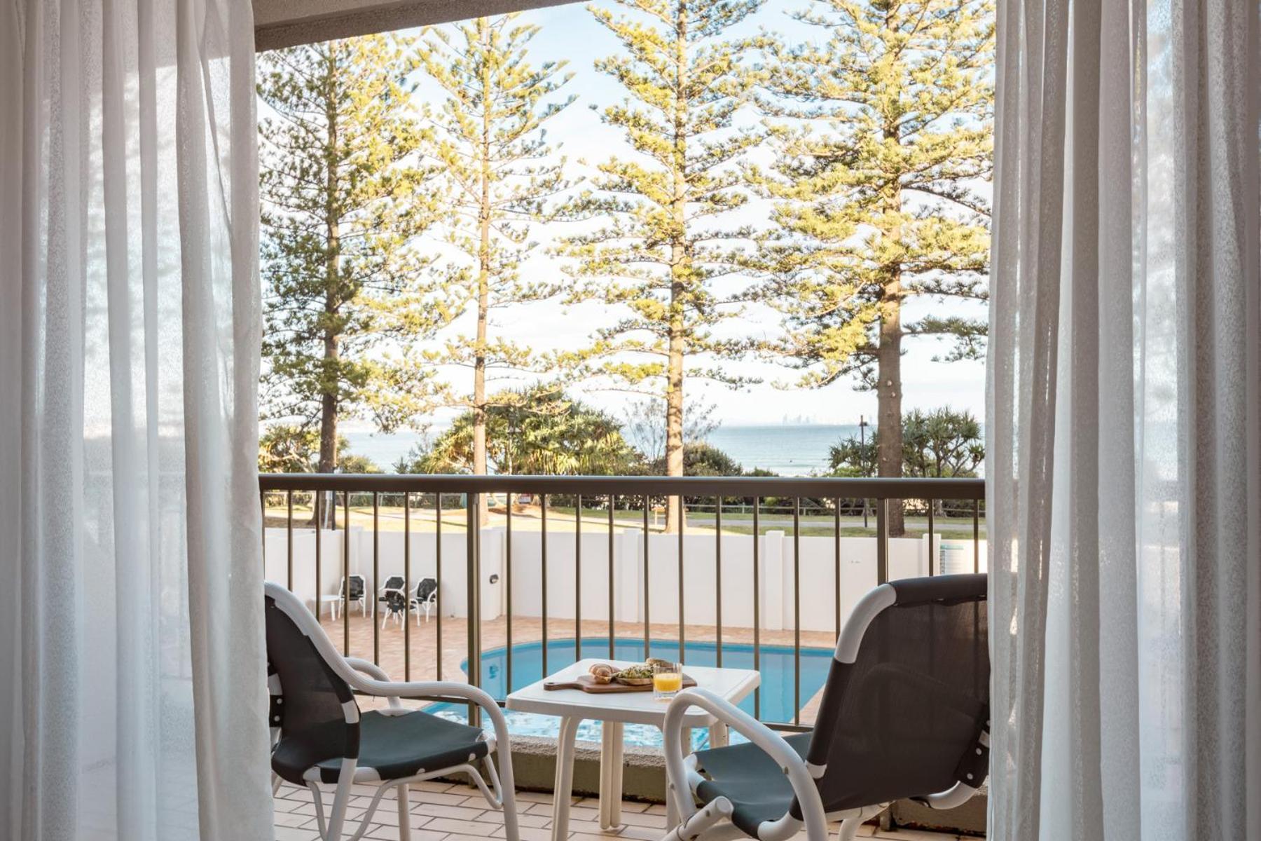 Columbia Beachfront On Rainbow Bay Aparthotel