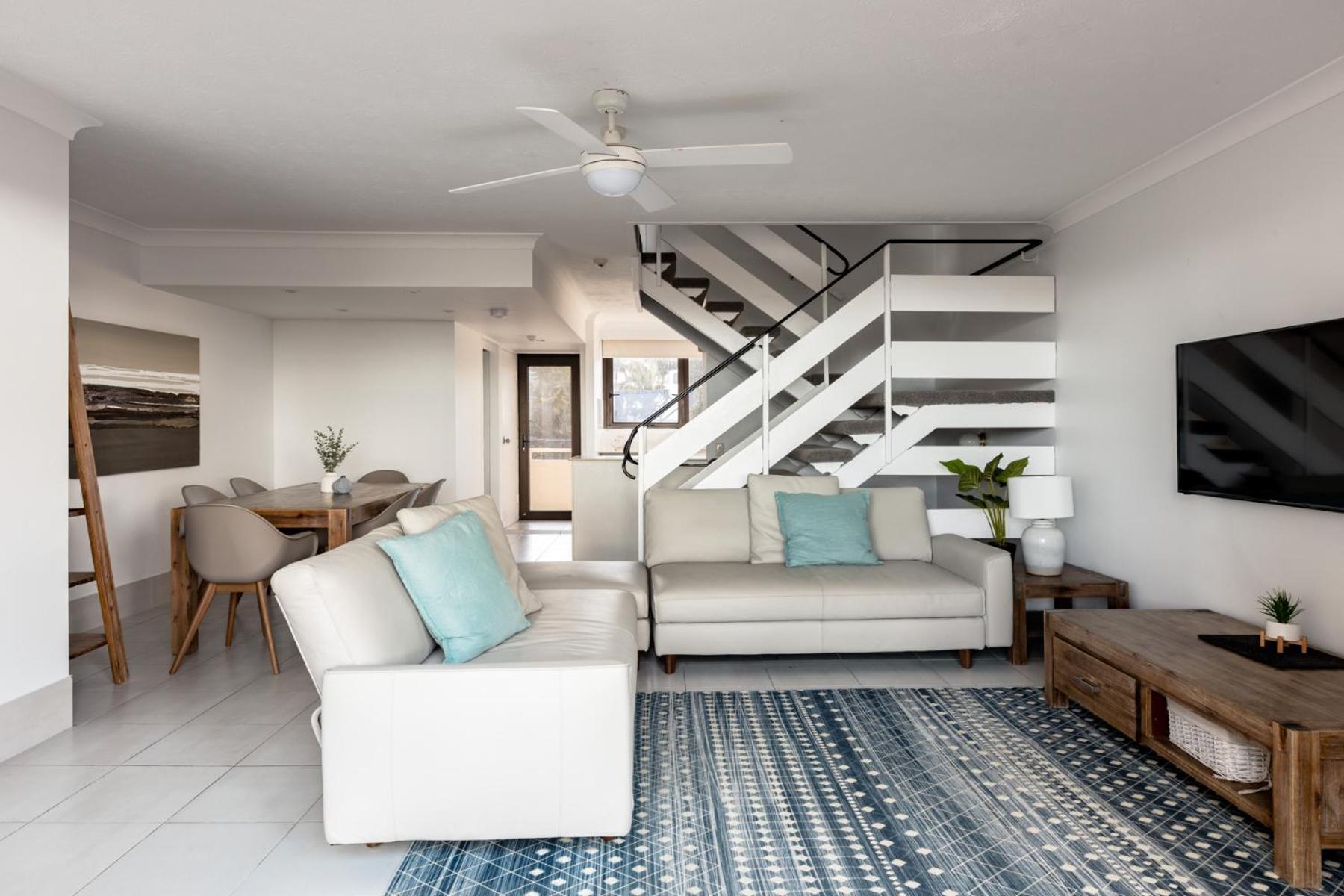 Aparthotel Columbia Beachfront On Rainbow Bay 4*