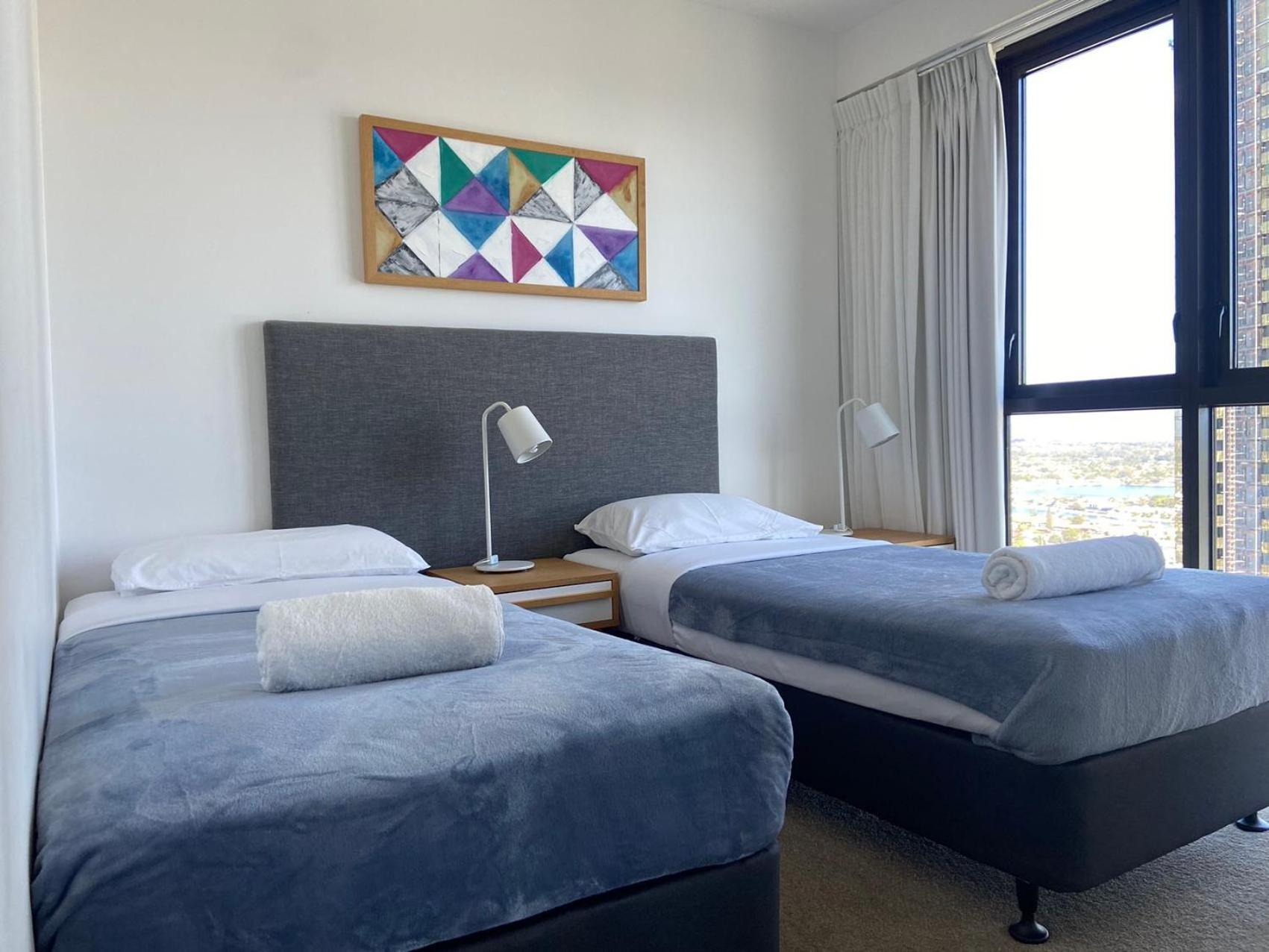 Residences 2-br River View Apartment Gold Coast