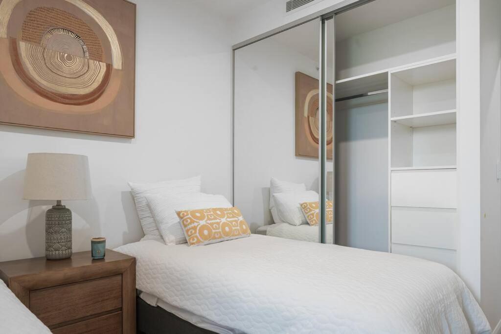 Lux Lakeside - * Gold Coast