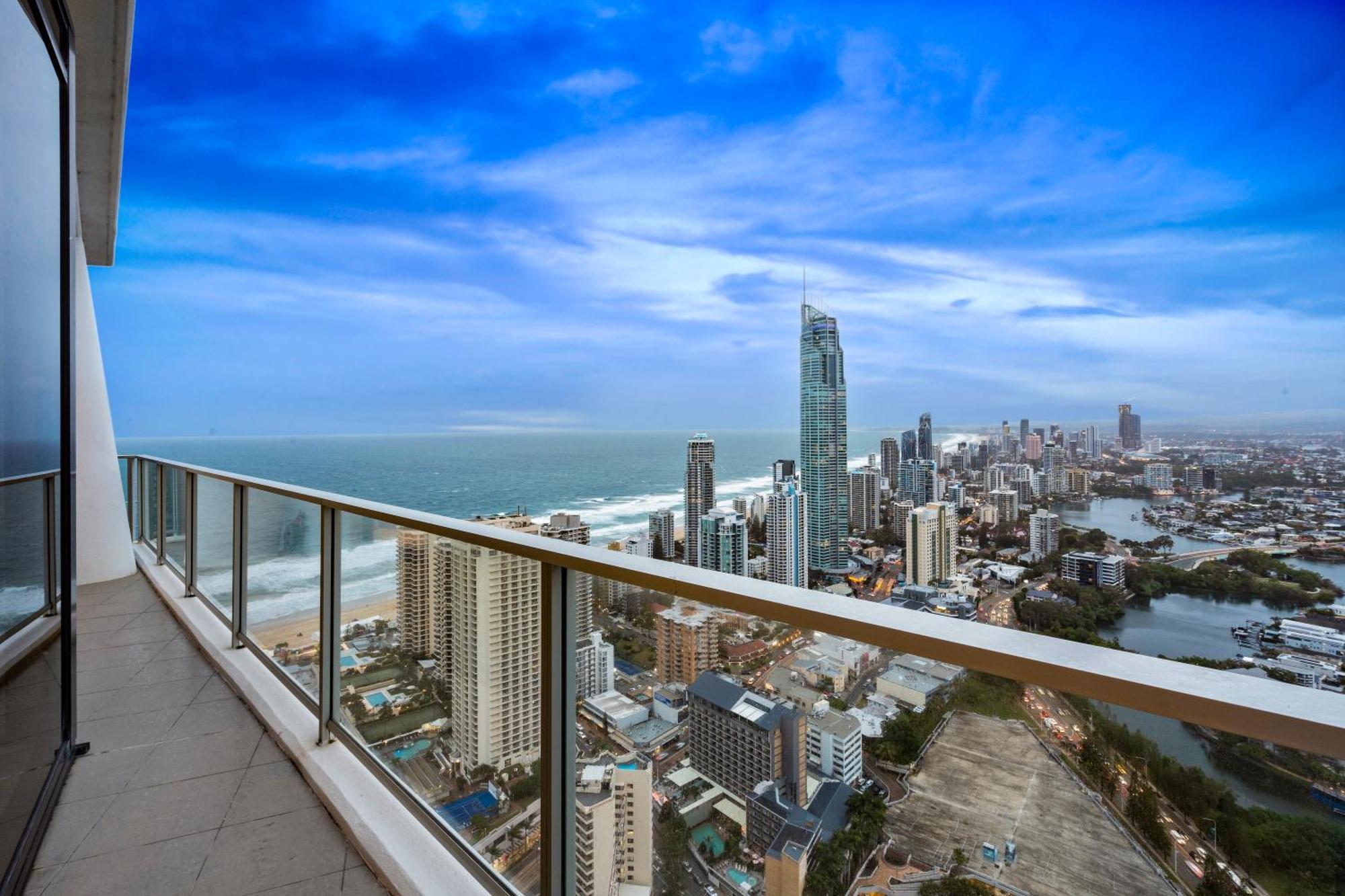 Self-contained At Circle On Cavill - Privately Managed - Wow Apartment