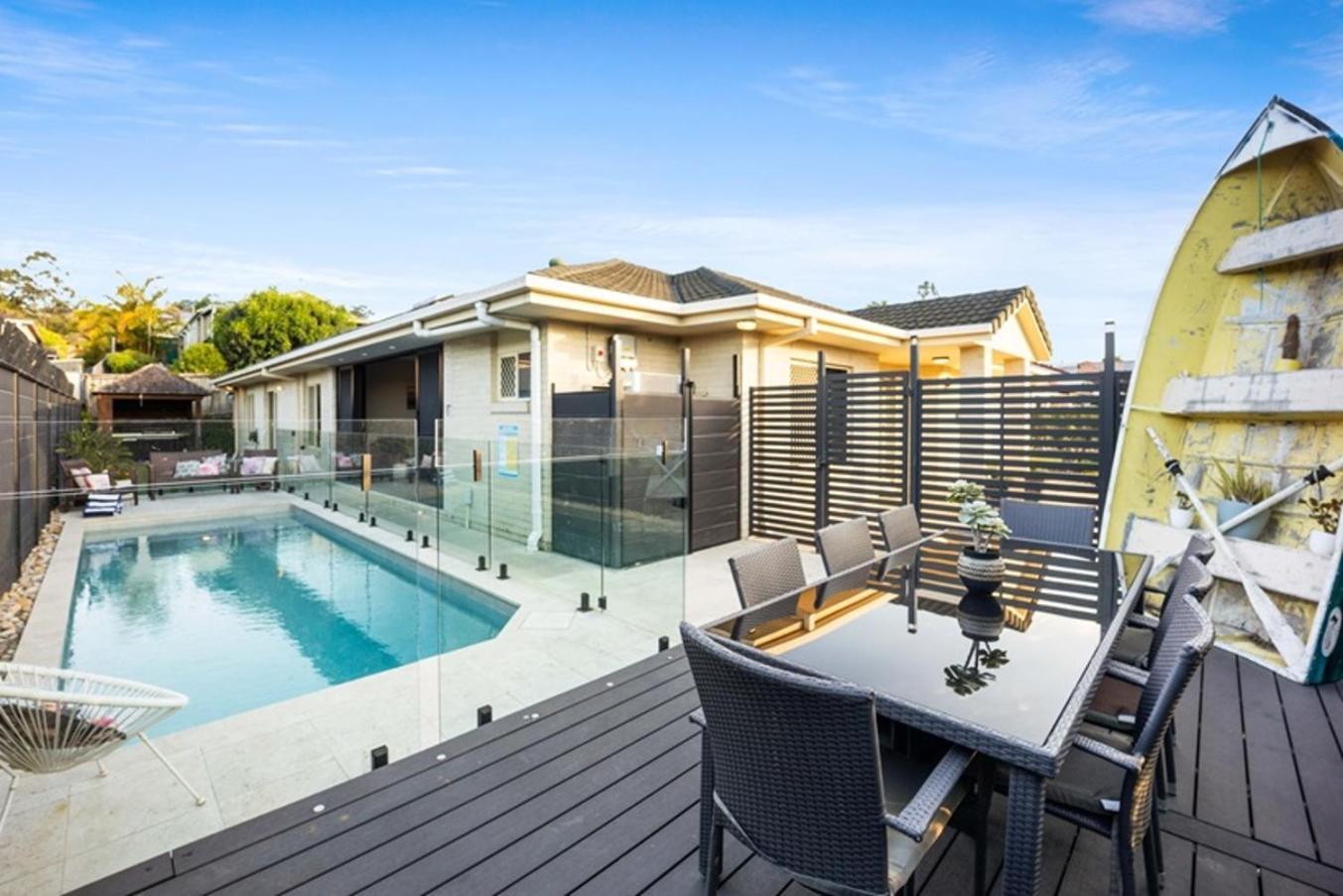 Holiday home Charming Group Getaway - 9 Mins To Burleigh *