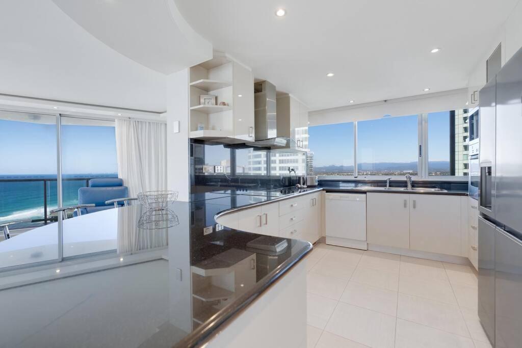 Ultimate Surfers Beachfront 2b Gold Coast