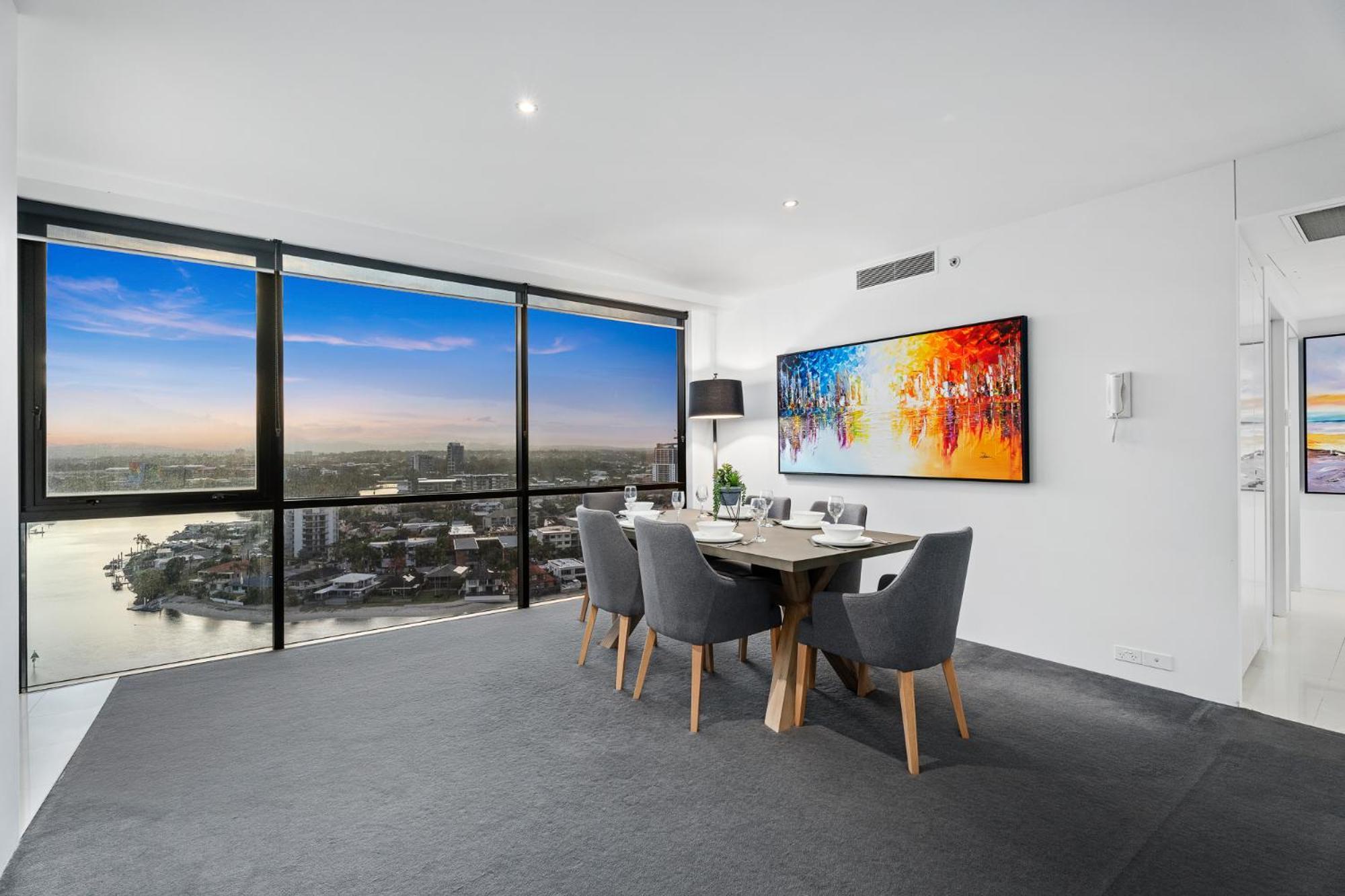 Apartment Surfers Paradise Retreat Stunning Views 2-br Haven *
