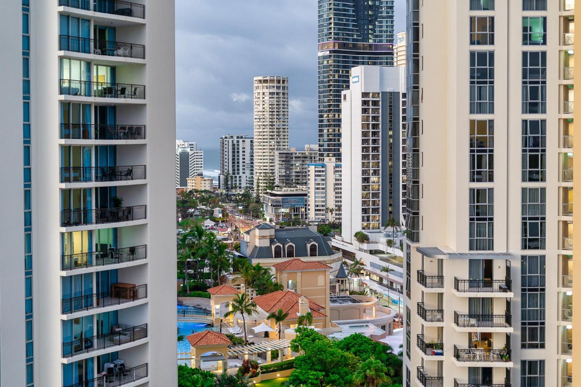 Apartment Surfers Paradise Retreat Stunning Views 2-br Haven Gold Coast