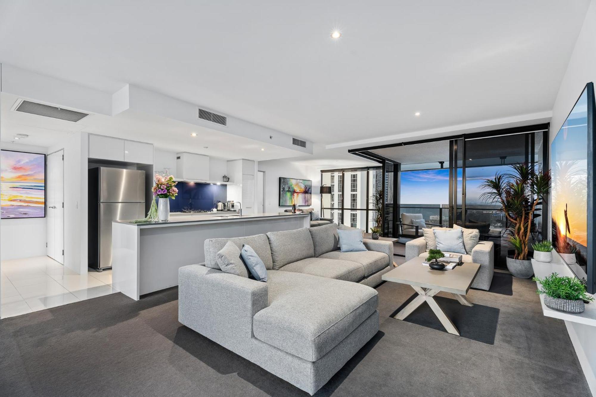 Surfers Paradise Retreat Stunning Views 2-br Haven Apartment