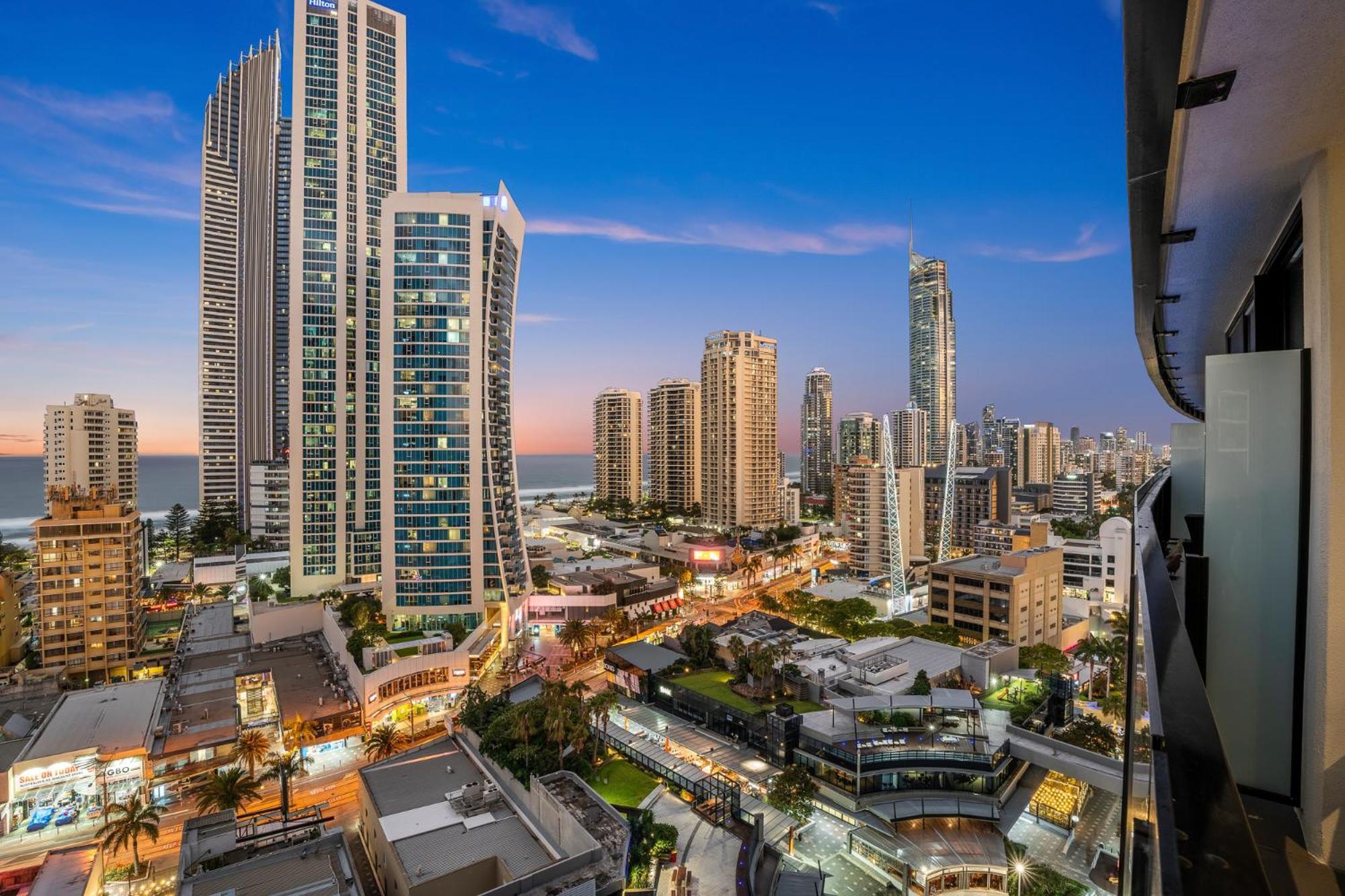 Apartment Surfers Paradise Retreat Stunning Views 2-br Haven