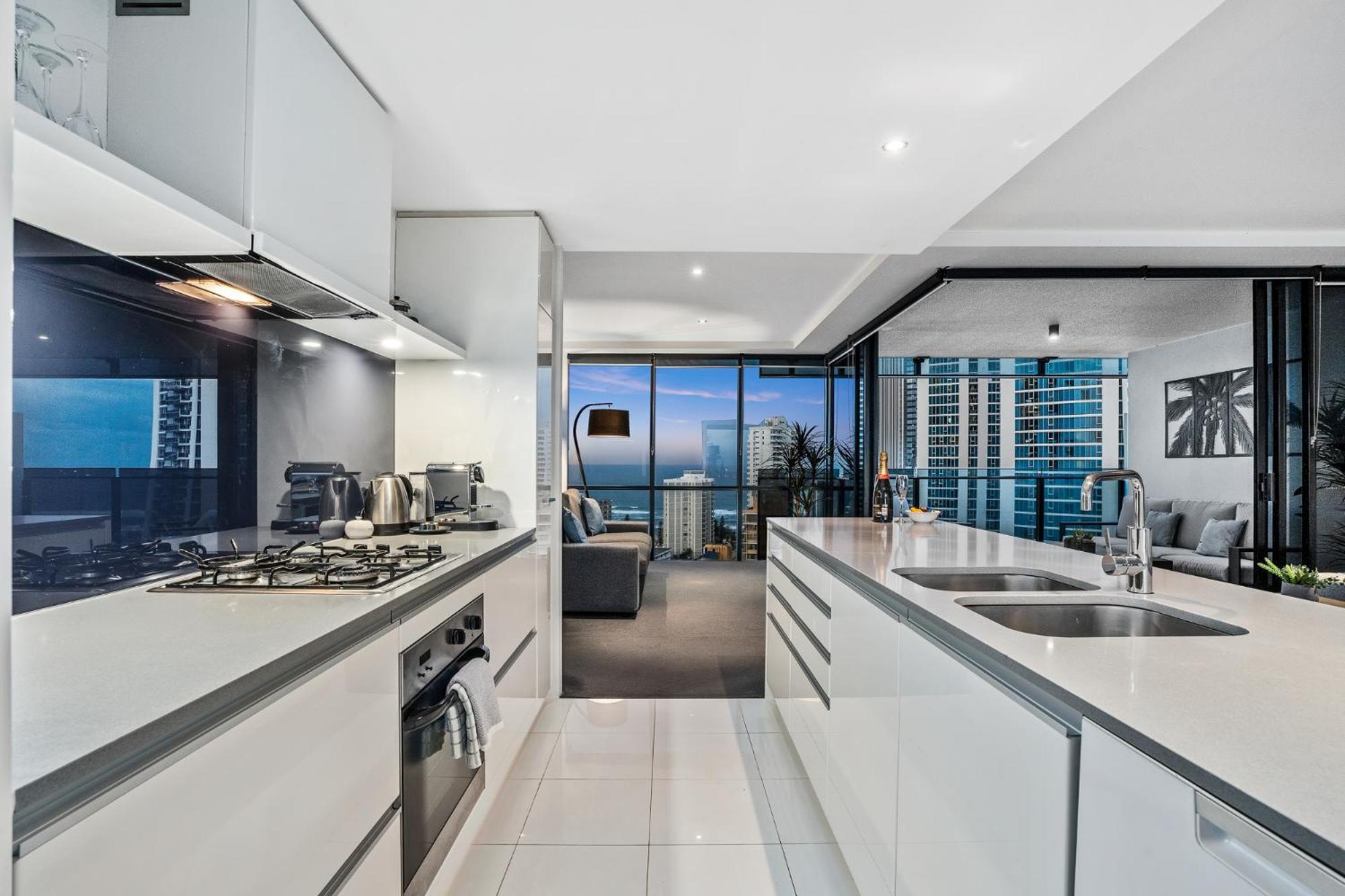 Apartment Surfers Paradise Retreat Stunning Views 2-br Haven *