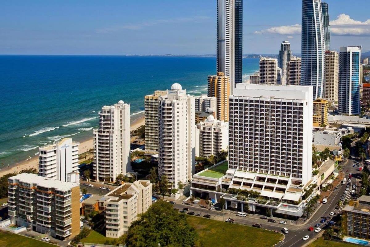 Beachside In Heart Of Surfers Paradise With Gold Coast