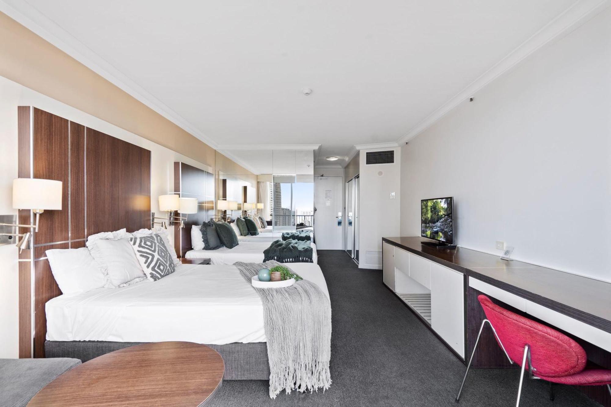 Inn Beachside In Heart Of Surfers Paradise With *