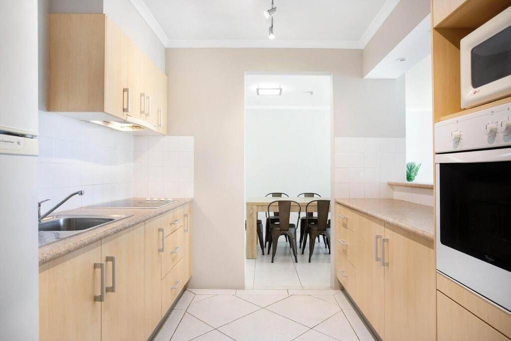 Thornton Tower 9 Apartment *