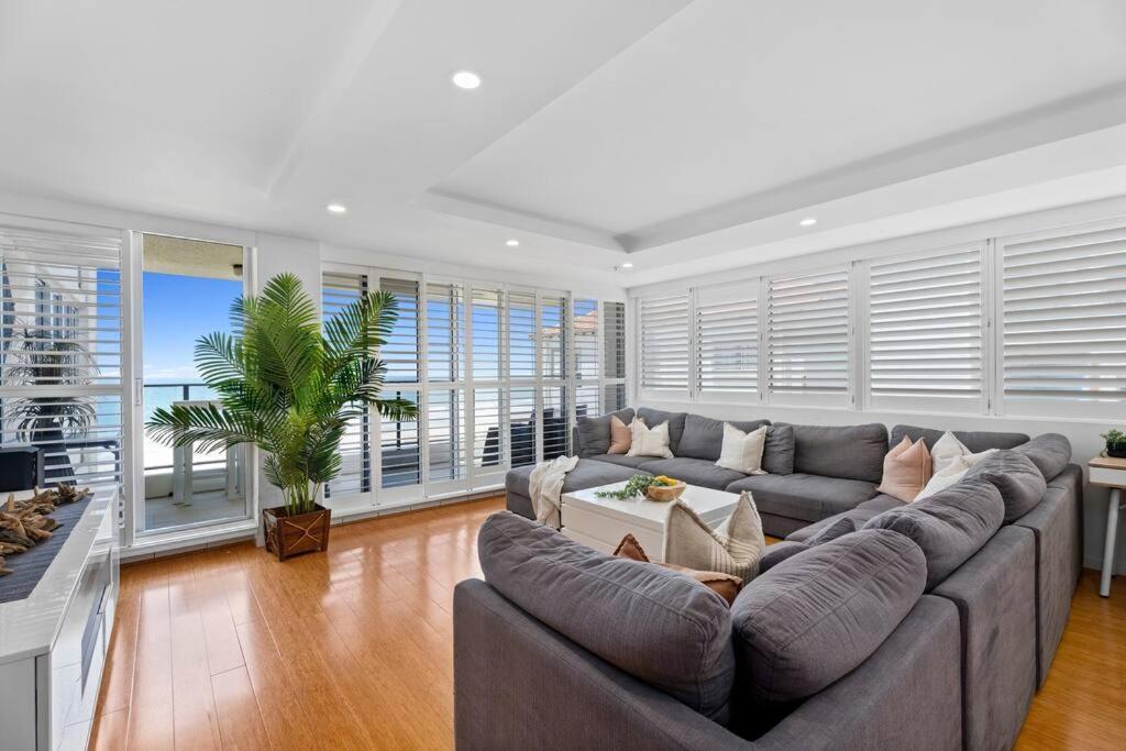 Apartment Absolute Beachfront 3b Pool