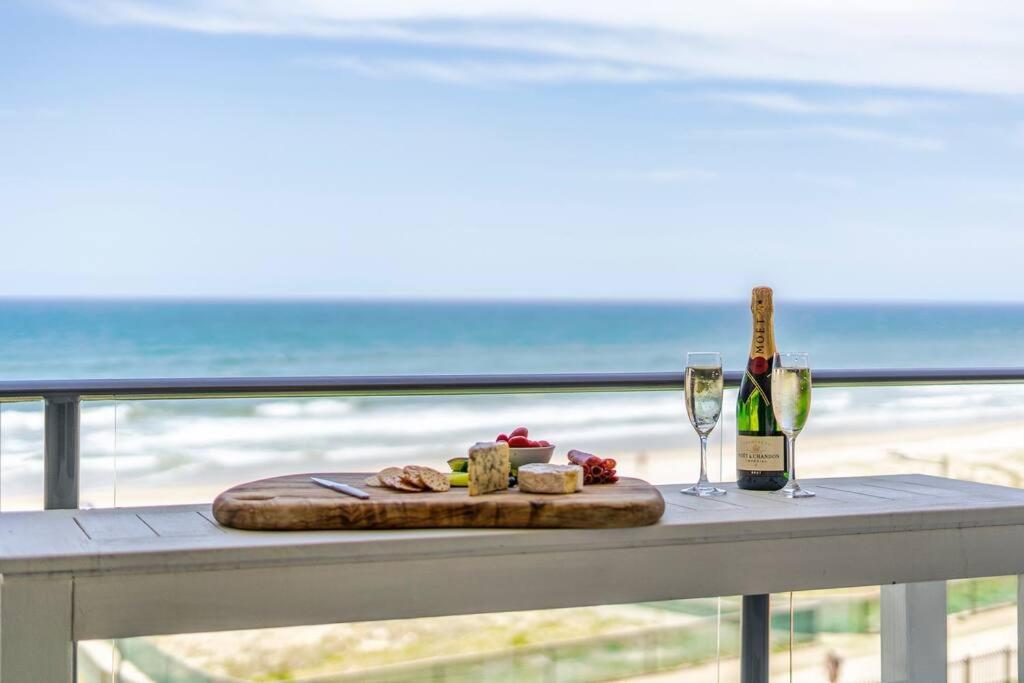 Absolute Beachfront 3b Pool Apartment