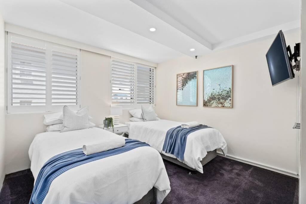 Absolute Beachfront 3b Pool Gold Coast