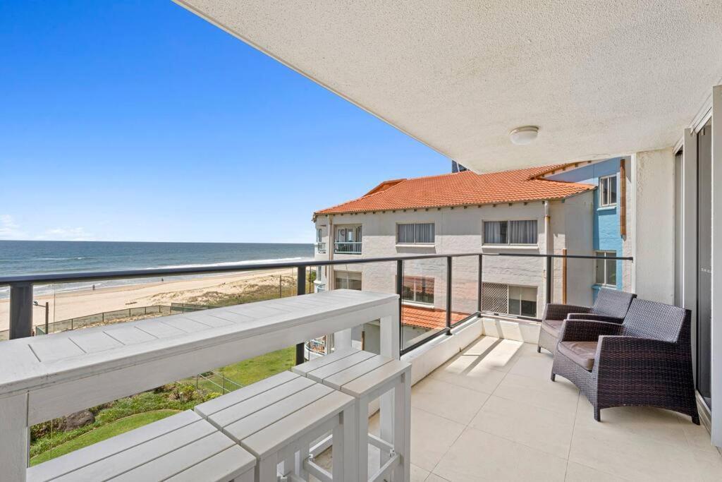 Absolute Beachfront 3b Pool Apartment
