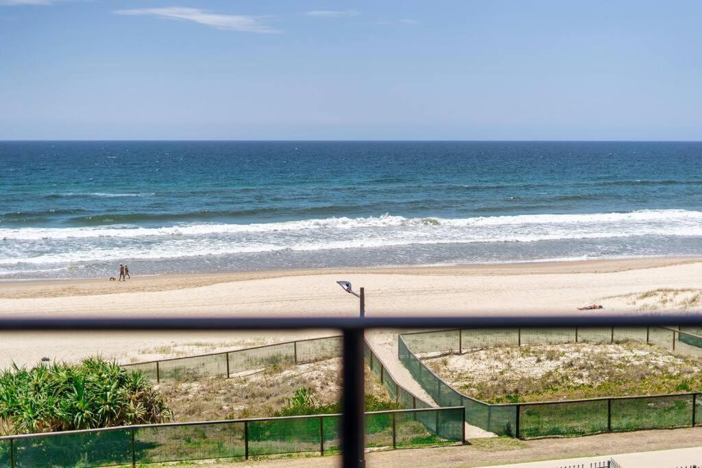 Absolute Beachfront 3b Pool Apartment