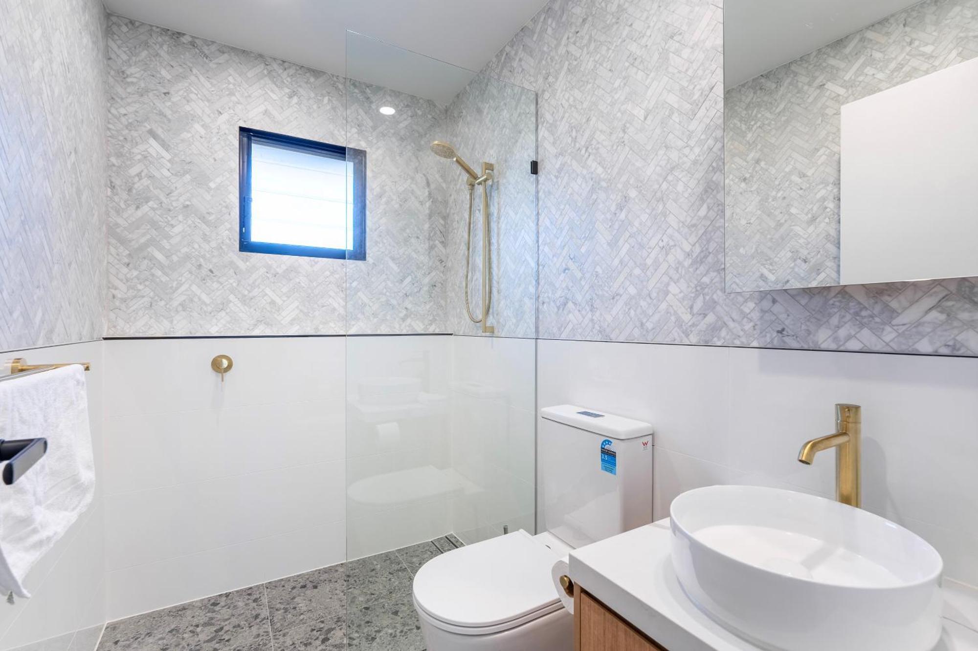 Brand New Modern 8 Bedroom In City Centre - Heated Modern Infinity Pool Villa *