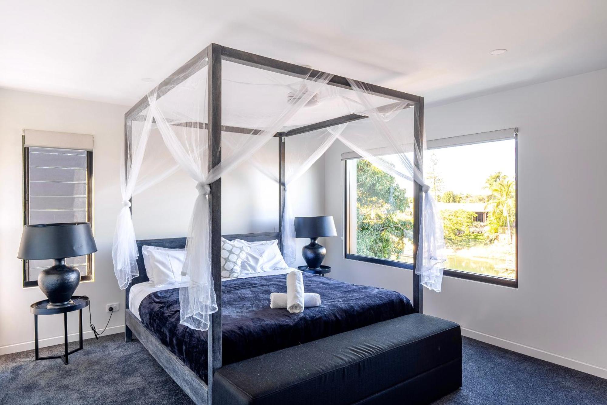 Villa Brand New Modern 8 Bedroom In City Centre - Heated Modern Infinity Pool *