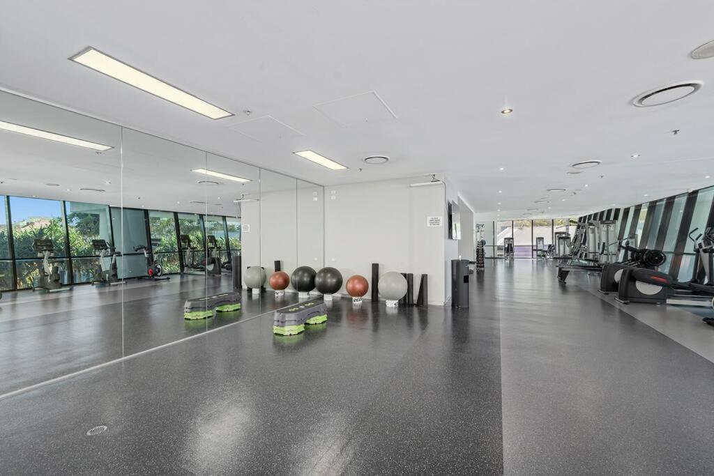 Huge Circle On Cavill 2 Brm Sleeps 6 - Optimise Gold Coast
