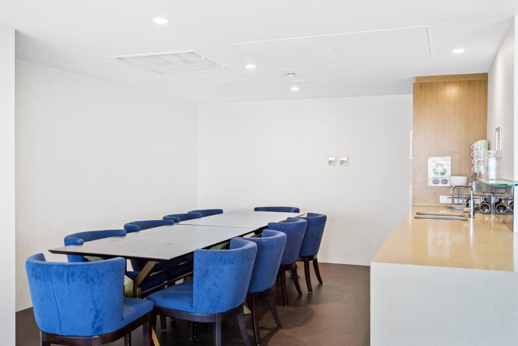 Huge Circle On Cavill 2 Brm Sleeps 6 - Optimise Gold Coast