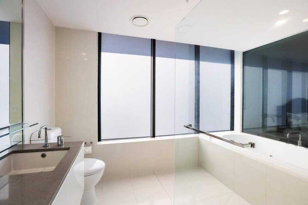 Huge Circle On Cavill 2 Brm Sleeps 6 - Optimise Apartment Gold Coast