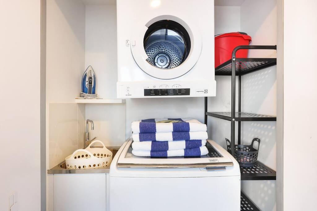 Huge Circle On Cavill 2 Brm Sleeps 6 - Optimise * Gold Coast